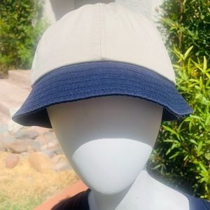 Chuck original headwear tan and navy blue  colour